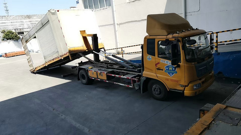 配备了先进的仓储设施和运输车队